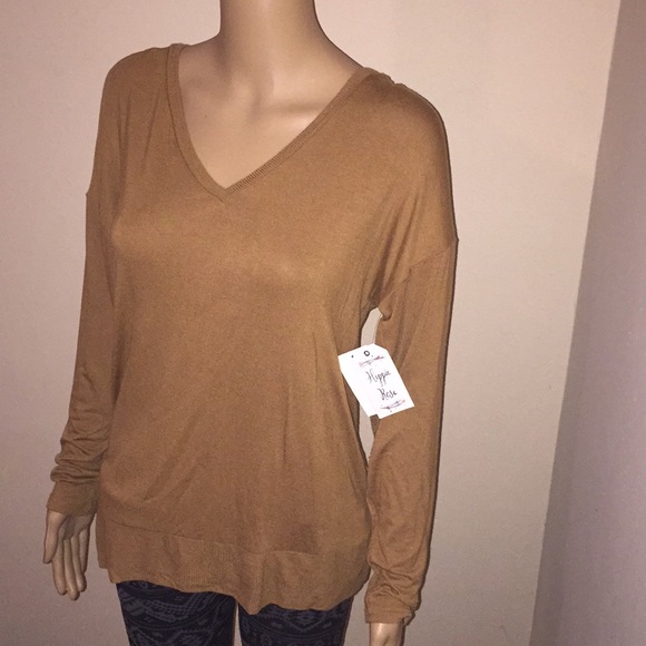 πΊπΈπΊπΈπΊπΈV Neck Topππ - Picture 2 of 5